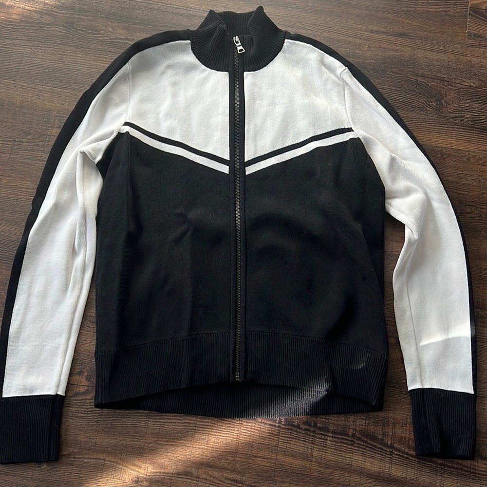 Black and white heavy weight jacket. Perfect condition. Never been worn. Size S